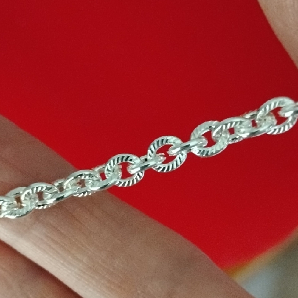 Hand Crafted Elegant Silver Chain Necklace - Picture 4 of 4